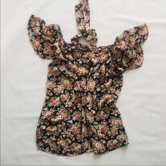 Beautiful Floral Rose Off Shoulder Top w/ tie - Picture 3 of 7